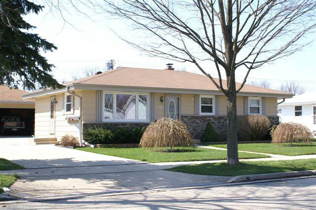 9033 Carol Ann Dr, Sturtevant, WI 53177