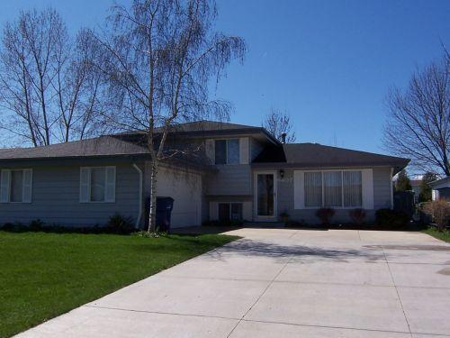 6407 N 105th St., Milwaukee, WI 53224