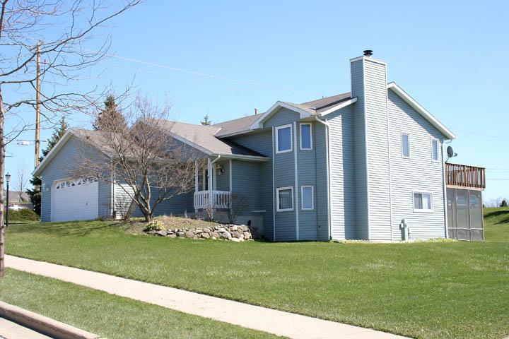 1201 River Place Blvd., Waukesha, WI 53189