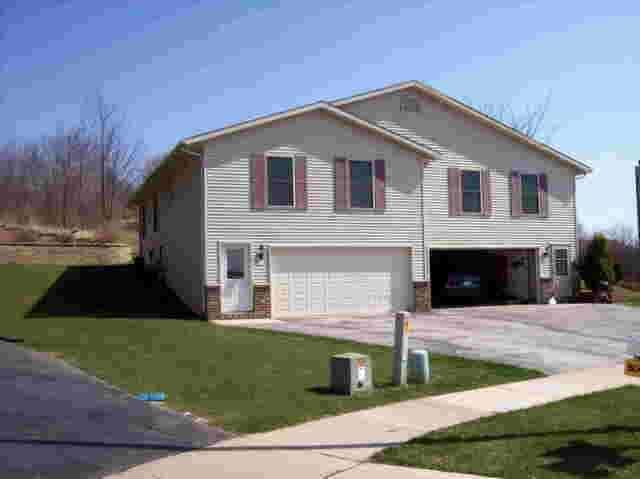 851 Lookout Ct., Hartford, WI 53027