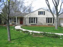 8111 N Links Way, Fox Point, WI 53217