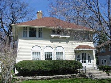 6714 W Wells St, Wauwatosa, WI 53213