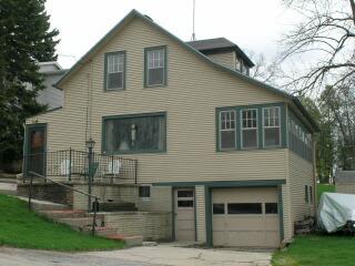 131 Maple Ave, Pewaukee, WI 53072