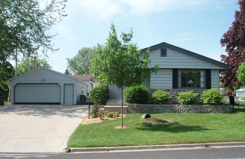 N85W18198 Tyler Dr, Menomonee Falls, WI 53051