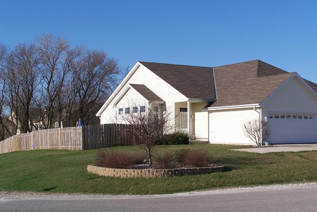 2133 W Jonathan Dr., Oak Creek, WI 53154