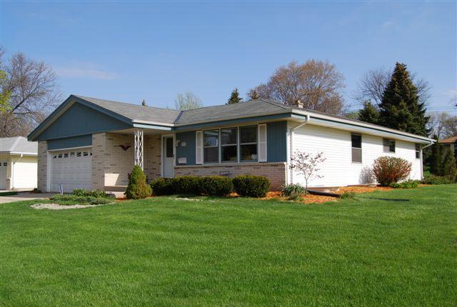 5500 Lakeview Dr., Greendale, WI 53129