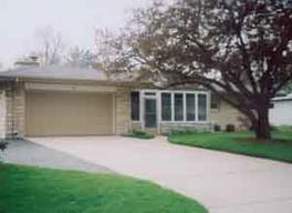 1227 N 119th St, Wauwatosa, WI 53226