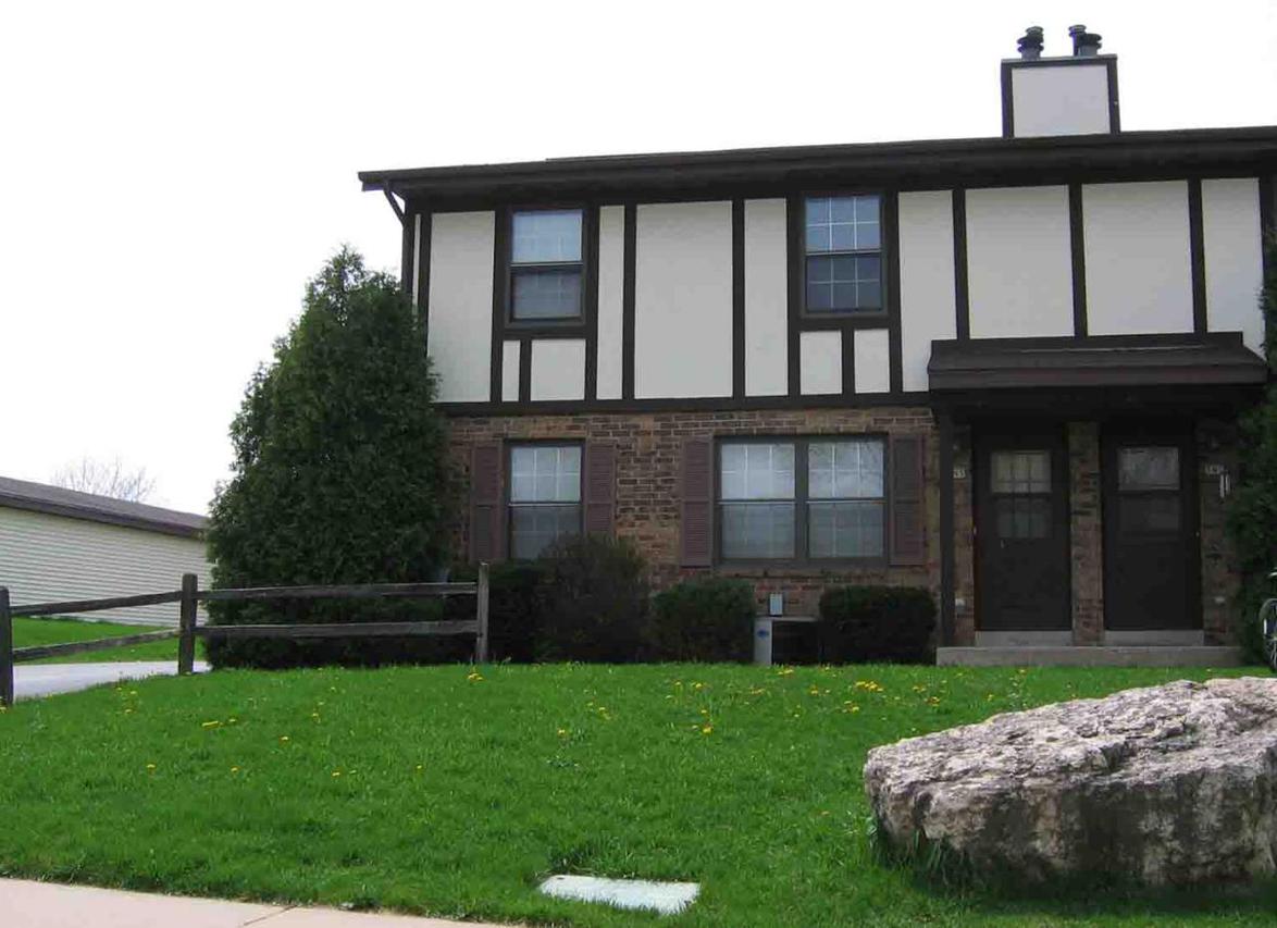 595 Hartridge Dr., Hartland, WI 53029