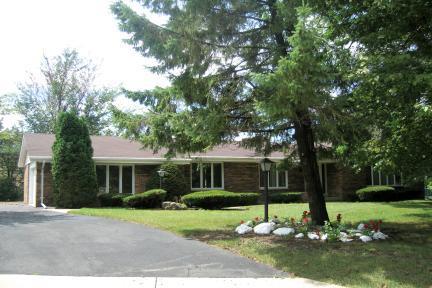 3845 W Honey Creek Cir., Greenfield, WI 53221