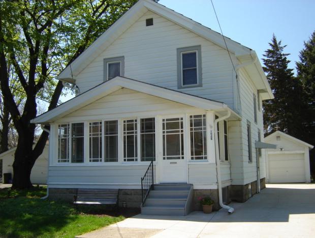 136 Waverly Pl., Waukesha, WI 53186