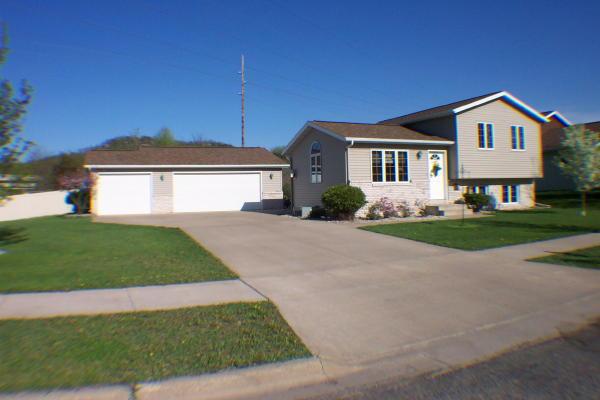 1328 N Oak Ave, Onalaska, WI 54650