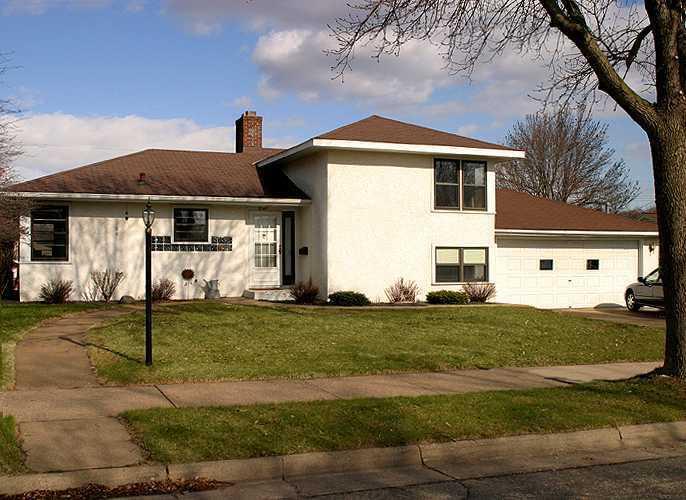 2147 Sunrise Dr, La Crosse, WI 54601