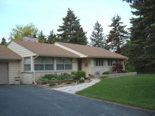 4829 W Hiawatha Dr., Mequon, WI 53092