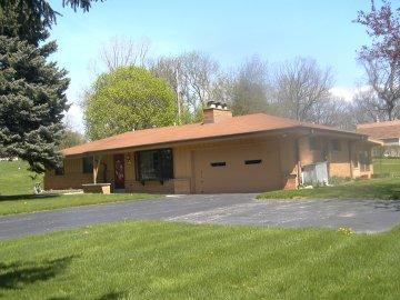 N1W22746 Virginia Dr., Pewaukee, WI 53186