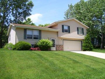 419 S Colonial Pkwy., Saukville, WI 53080