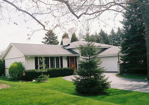 3340 N 105th St., Wauwatosa, WI 53222