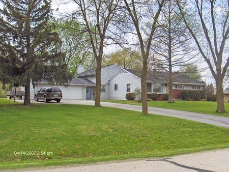 N78W16327 Carl Ross Dr., Menomonee Falls, WI 53051