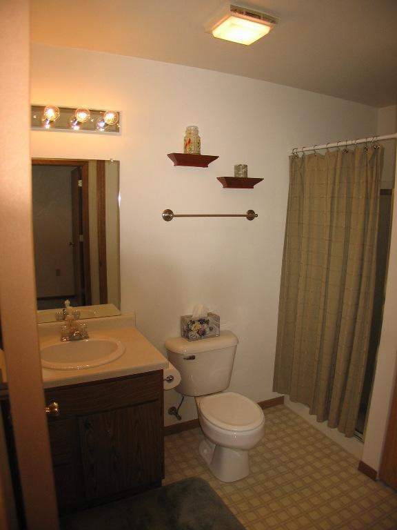 3620 E Barbara Ct. #1, Oak Creek, WI 53154