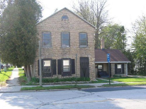 1336 S 10th St., Manitowoc, WI 54220