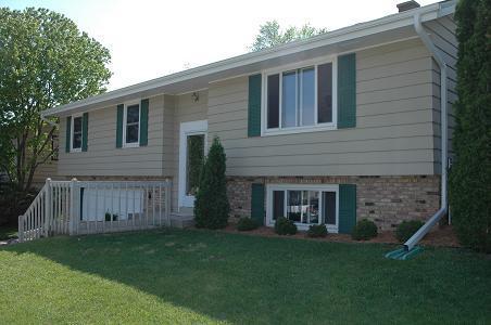 1520 Cherrywood Dr., Waukesha, WI 53188