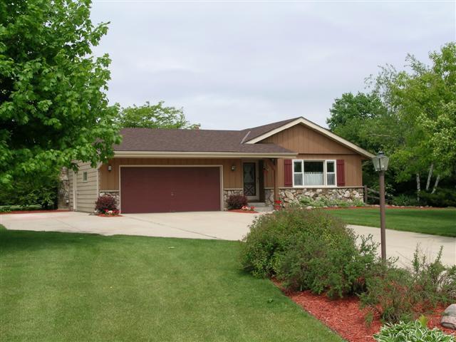 S67W32548 Ashton Way, Mukwonago, WI 53149