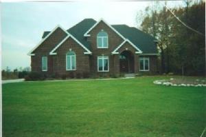 2218 Woodridge Ct., Manitowoc, WI 54220
