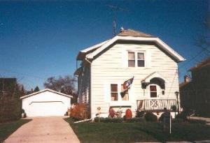 414 St. Clair St., Manitowoc, WI 54220
