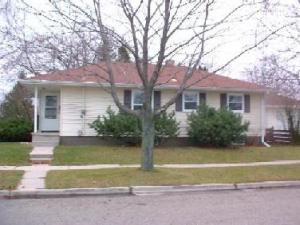 1102 Flambeau St, Manitowoc, WI 54220