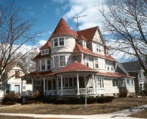 703 N.6th St., Manitowoc, WI 54220