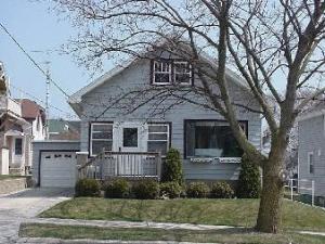 1607 S 13th St., Manitowoc, WI 54220