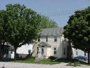 2702 Wollmer St., Manitowoc, WI 54220