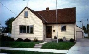 910 S 29th St., Manitowoc, WI 54220