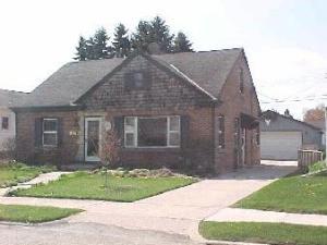 1821 Belmont, Manitowoc, WI 54220