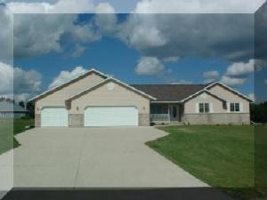 5180 Catalina Ct., Manitowoc, WI 54220