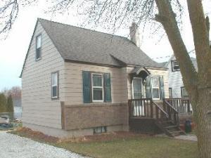 1537 S 37th St., Manitowoc, WI 54220