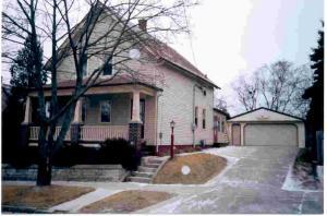 1233 S.17th St., Manitowoc, WI 54220