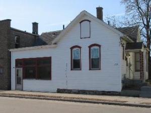 1805 Western Ave., Manitowoc, WI 54220