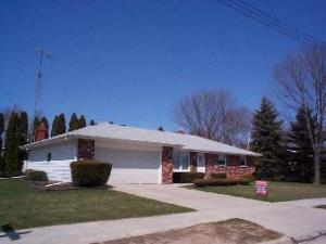 1622 Atlanta Cir., Manitowoc, WI 54220