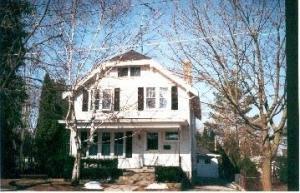 1326 S 8th St, Manitowoc, WI 54220