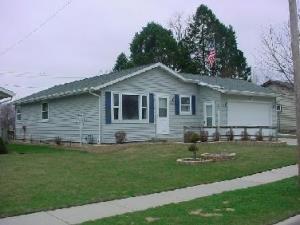 819 Dueno Ct., Manitowoc, WI 54220