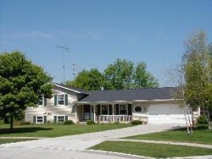 1730 Ahrens Ct., Manitowoc, WI 54220