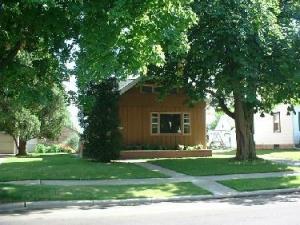 2207 La Follette Ave., Manitowoc, WI 54220