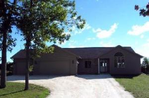 3327 Cimarron Ct., Manitowoc, WI 54220