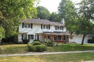 3520 Wildwood Dr, Manitowoc, WI 54220