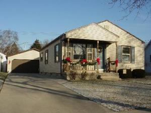 2214 Lafollette Ave., Manitowoc, WI 54220