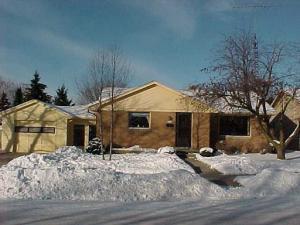 1226 S 25th St., Manitowoc, WI 54220