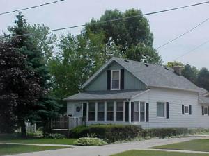 3609 Custer St, Manitowoc, WI 54220
