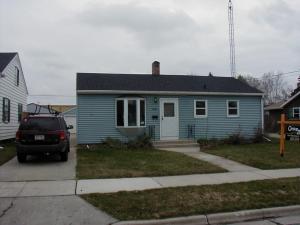 1526 S 25th St., Manitowoc, WI 54220