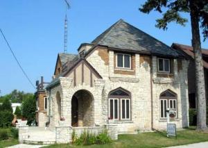 530 Riverview Dr., Manitowoc, WI 54220