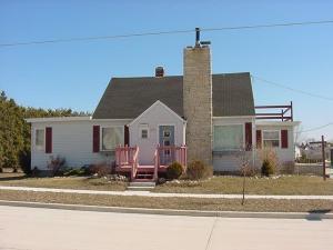 1817 Pleasant, Manitowoc, WI 54220
